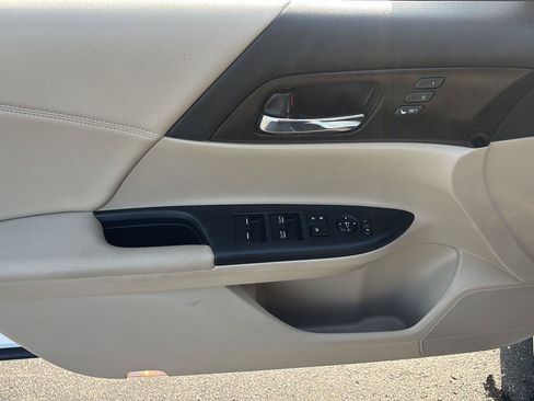 Used 2015 Honda Accord Touring image 27