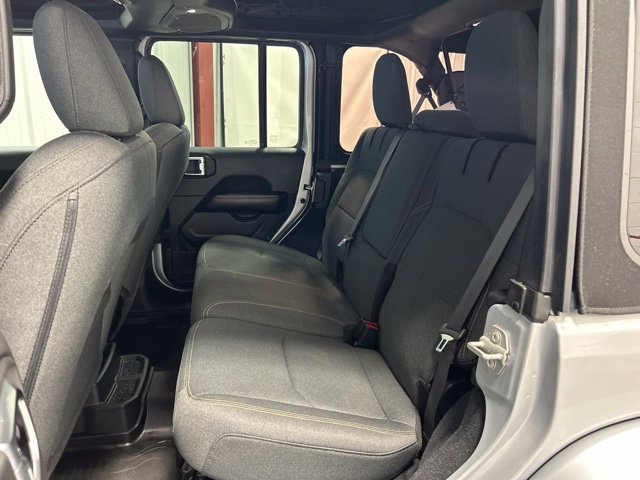 Used 2024 Jeep Wrangler Unlimited Sahara AWD/4WD image 17