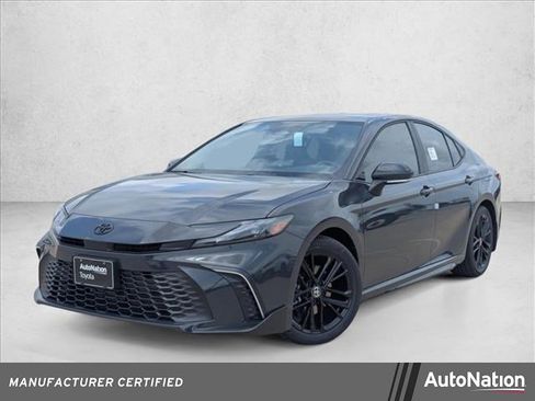 Certified 2025 Toyota Camry SE image 1