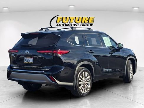 Used 2023 Toyota Highlander Platinum image 5