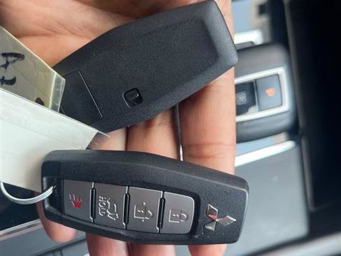 Used 2024 Mitsubishi Outlander SE image 18