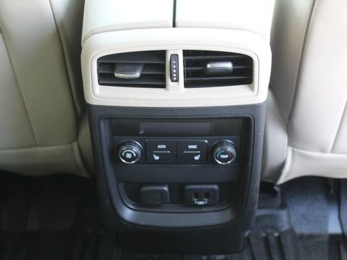 Used 2019 Buick Envision Essence FWD image 17