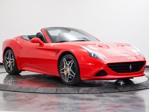 Used 2016 Ferrari California T RWD image 48