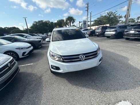 Used 2017 Volkswagen Tiguan SEL FWD image 11