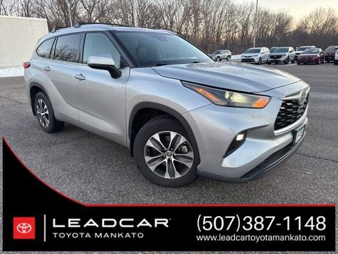 Certified 2022 Toyota Highlander XLE image 1