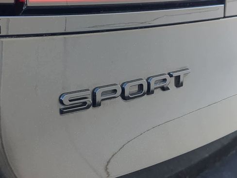 Used 2025 Land Rover Range Rover Sport SE image 13