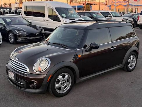 Used 2011 MINI Cooper Clubman w/ Premium Pkg image 2