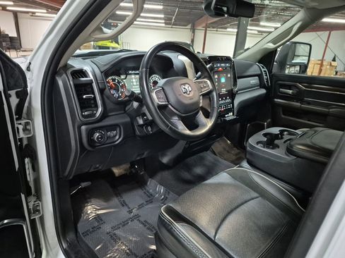 Used 2024 RAM 2500 Laramie AWD/4WD image 11