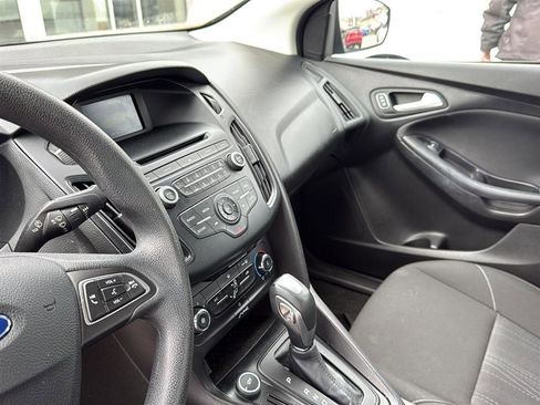 Used 2015 Ford Focus SE image 12