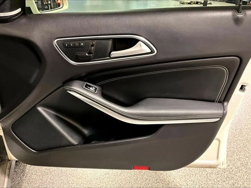 Used 2015 Mercedes-Benz GLA 250 image 21