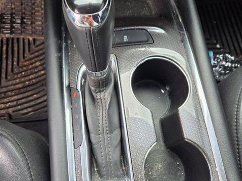 Used 2017 Chevrolet Malibu LT w/ Leather Package image 7