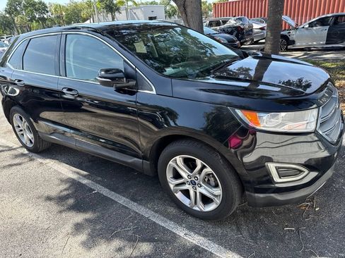 Used 2018 Ford Edge Titanium w/ Equipment Group 301A FWD image 2
