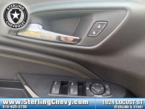 Used 2025 Chevrolet Trax LT FWD image 19