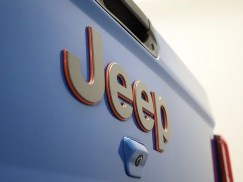 Used 2023 Jeep Gladiator Mojave w/ Cold Weather Group image 42