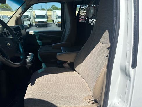Used 2011 Chevrolet Express 2500 RWD image 13