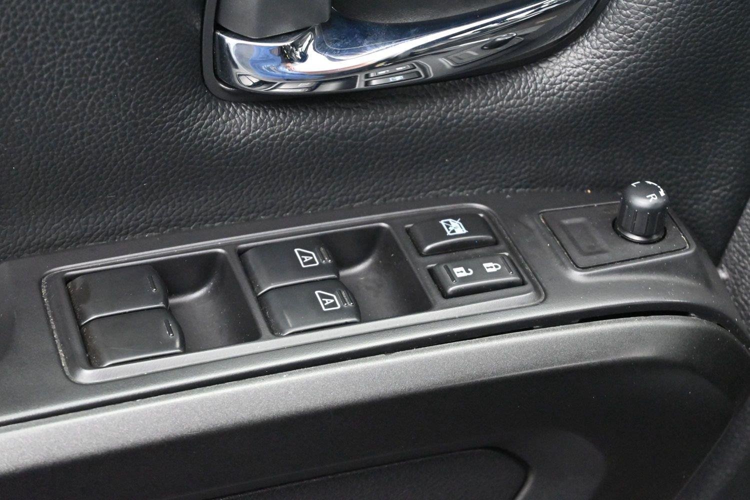 Used 2021 Nissan Titan PRO-4X w/ Pro-4x Convenience Package AWD/4WD image 12