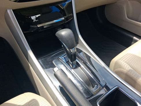 Used 2017 Honda Accord LX image 17