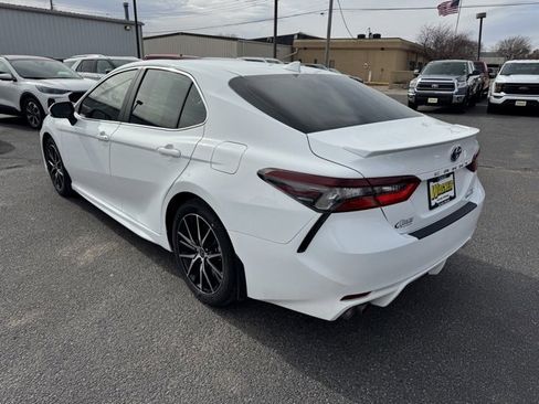 Used 2023 Toyota Camry SE image 5