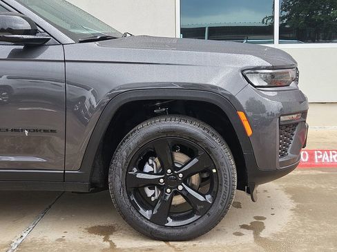 New 2026 Jeep Grand Cherokee Limited RWD image 6