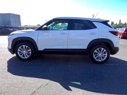 Used 2025 Chevrolet TrailBlazer LS w/ LS Convenience Package FWD image 6