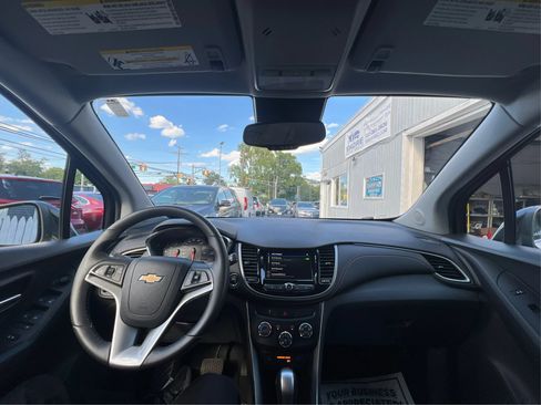 Used 2018 Chevrolet Trax LT w/ Redline Edition AWD/4WD image 23