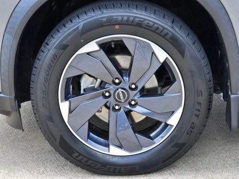 Used 2024 Nissan Rogue SV FWD image 12