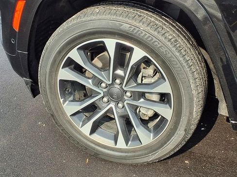 Used 2022 Jeep Grand Cherokee Overland w/ Luxury Tech Group IV image 27