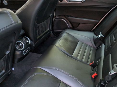 Used 2023 Alfa Romeo Giulia Veloce image 12