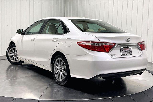 Used 2017 Toyota Camry XLE w/ Moonroof Package FWD image 12