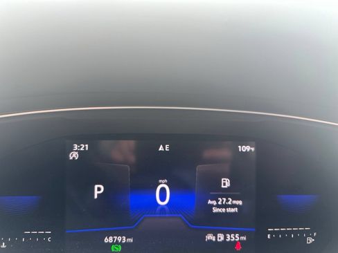 Used 2023 Volkswagen Tiguan SE w/ Panoramic Sunroof Package FWD image 11