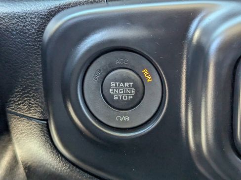 Used 2020 Jeep Gladiator Overland AWD/4WD image 31