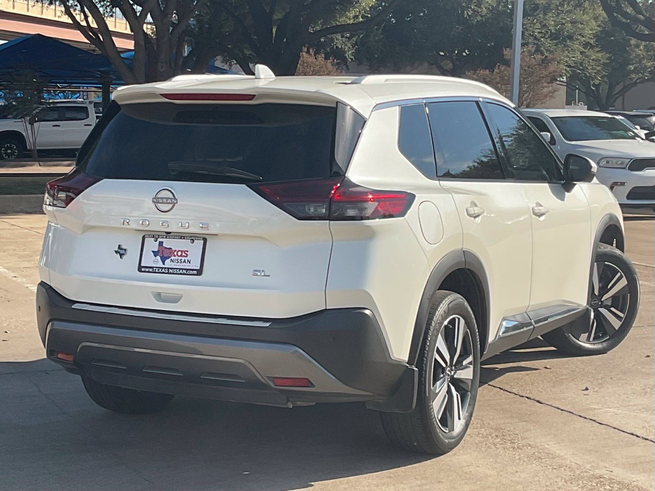 Used 2023 Nissan Rogue SL FWD image 4