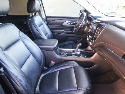 Used 2020 Chevrolet Traverse LT image 15