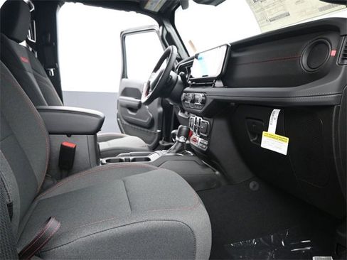 Used 2024 Jeep Wrangler Unlimited Rubicon w/ Technology Group image 21