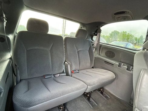 Used 2004 Chrysler Town & Country Touring FWD image 44