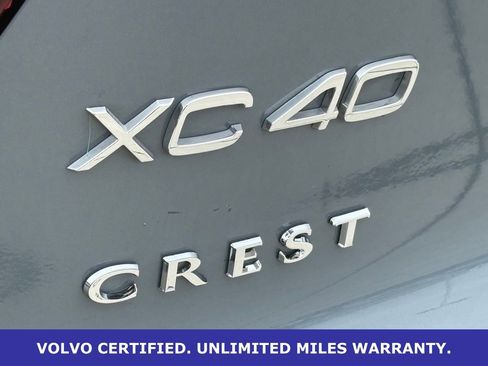 Certified 2023 Volvo XC40 B5 Plus AWD/4WD image 9