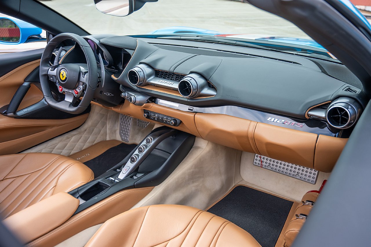 Used 2022 Ferrari 812 GTS RWD image 24