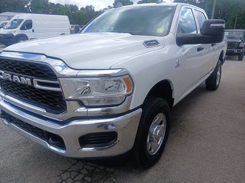 Used 2024 RAM 2500 Tradesman w/ Chrome Appearance Group AWD/4WD image 13