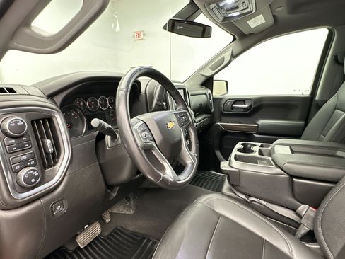 Used 2022 Chevrolet Silverado 1500 LT w/ Z71 Off-Road Package AWD/4WD image 4