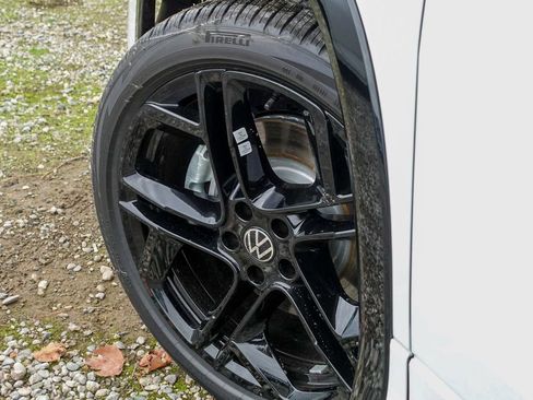 New 2026 Volkswagen Tiguan SE R-Line image 11