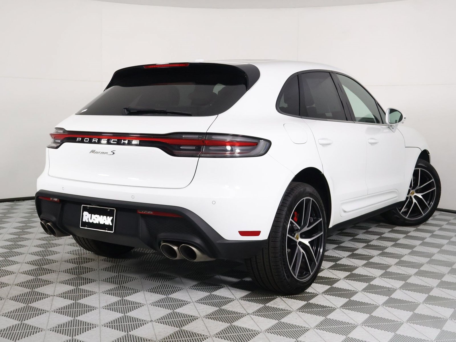 Certified 2022 Porsche Macan S AWD/4WD image 7