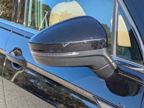 Used 2024 Volkswagen Tiguan SE image 12