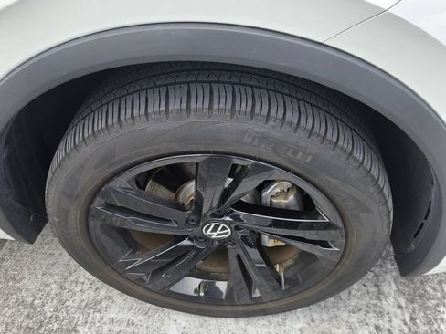 Certified 2023 Volkswagen Tiguan SE R-Line FWD image 5