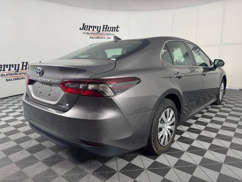 Used 2022 Toyota Camry LE FWD image 6