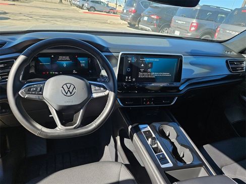 Used 2025 Volkswagen Atlas Cross Sport SE image 15