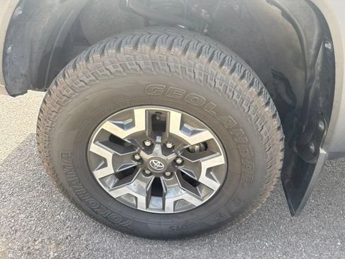 Used 2023 Toyota Tacoma TRD Off-Road w/ TRD Premium Off Road Package AWD/4WD image 14