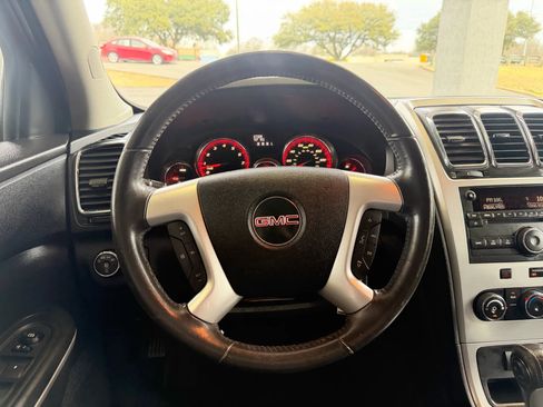 Used 2010 GMC Acadia SLE image 10