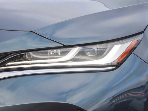 Used 2024 Toyota Venza LE image 7