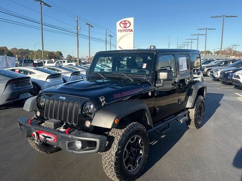 Used 2015 Jeep Wrangler Unlimited Rubicon image 2