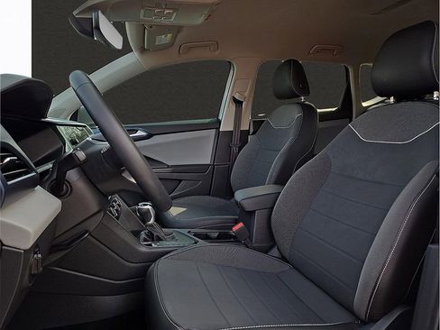 Used 2023 Volkswagen Taos SE image 12